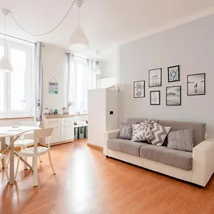  Appartement Mazzini 12, Elegant With Free Private Garage 800 M, Air Conditioning, Wi-fi, Just 100 M From The Public Italie